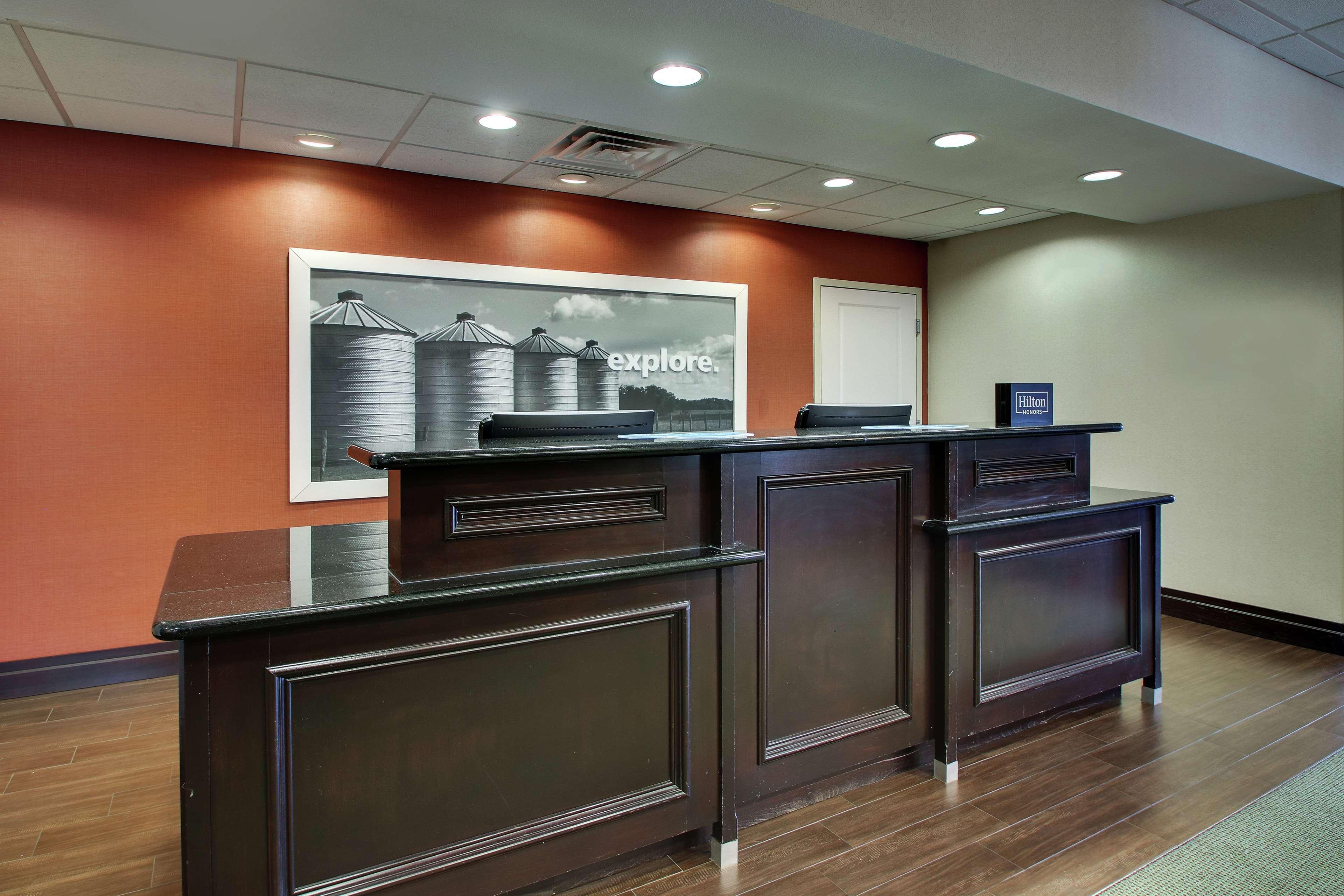 Hampton Inn Vernon Eksteriør bilde