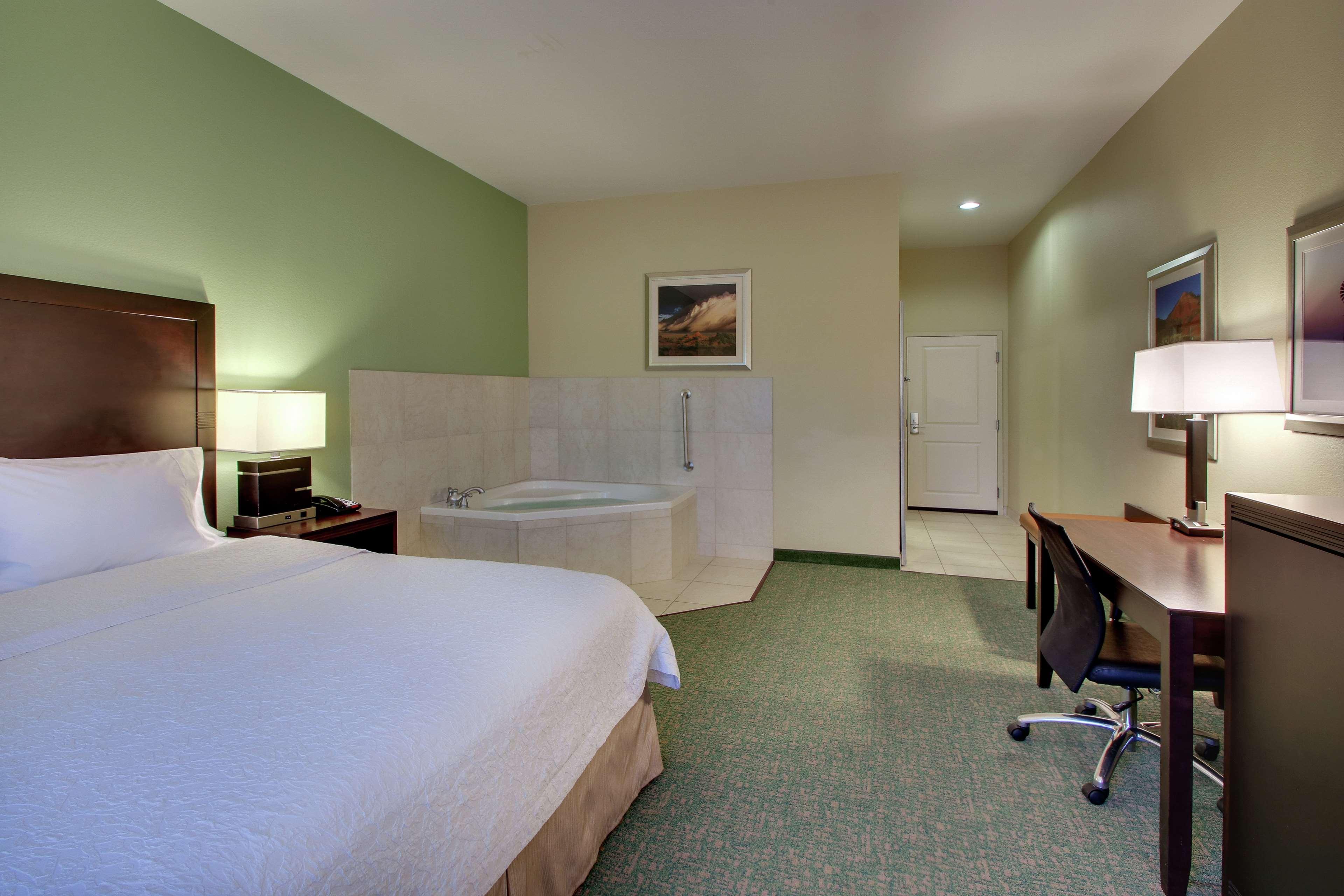 Hampton Inn Vernon Eksteriør bilde